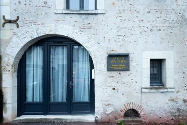تختخواب و صبحانه La Tour Aux Grains