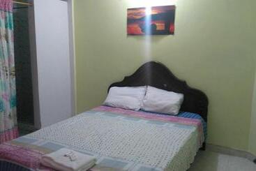 مسافرخانه Los De A Pie