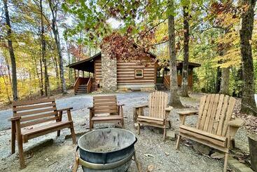 コテージ New Song Appalachian Chink Style Cabin Features Foosball And Air Hockey Table By Redawning