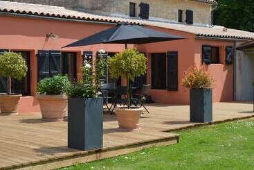 مبيت وإفطار Chambre D Hôtes La Grange D Aunis