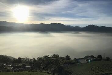 تختخواب و صبحانه Look Tea House