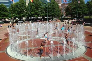 مبيت وإفطار The Relentless House