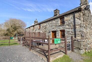 Cwm Yr Afon Cottage