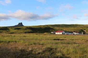 ホテル Bjarkalundur