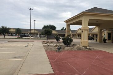 Отель Whitesboro Inn & Suites