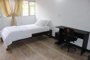הוסטל Ayawaska Hostal