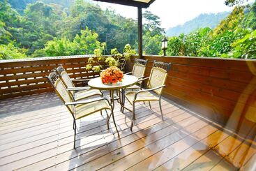 تختخواب و صبحانه Springcreek Hostel