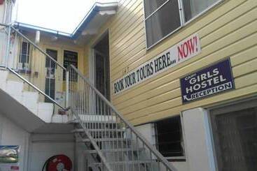 Cairns Girls Hostel