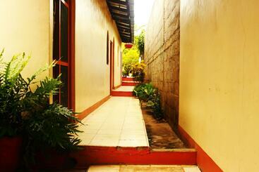 El Punche De Oro Guest House   Hostel