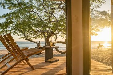 בית מלון כפרי 99 Surf Lodge