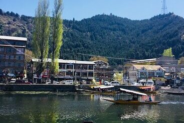 Manila Groups Of Houseboats