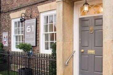 بنسيون Number 61 Guest House And Tea Room