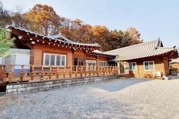 Casa Rural Yong Yejik Hanok Pension