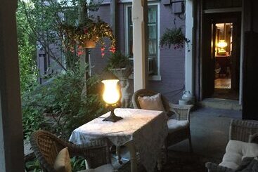تختخواب و صبحانه Annie Wiggins Guest House
