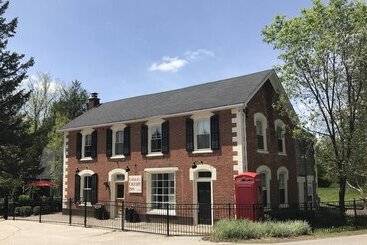 مبيت وإفطار Forks Of The Credit Inn