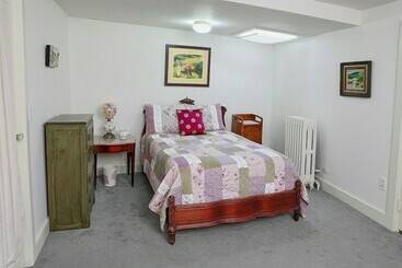 בית מלון כפרי Schwartz S Inn