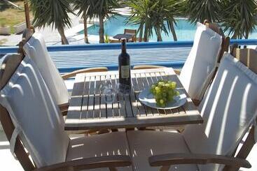 פנסיון Aeraki Studios & Apartments