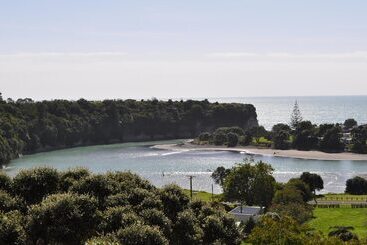 אתר נופש Urenui Beach Camp