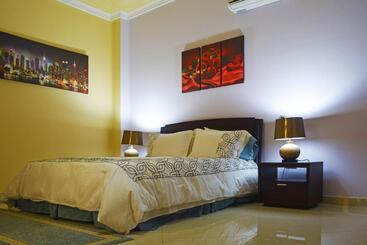 هتل آپارتمان The Clover Home