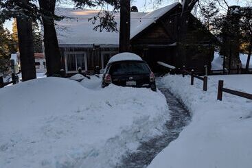 קוטג'' Antlers Inn