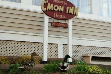 C Mon Inn Hostel