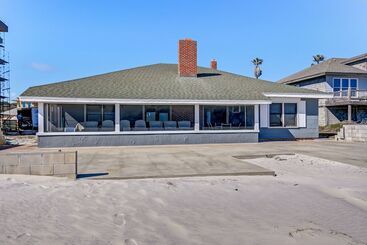 بيت ريفى Charming Oceanfront Beach House By Redawning