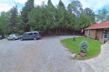 Forest Creek Bed & Breakfast And Retreat