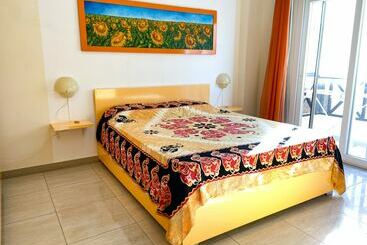 בית מלון כפרי Sunny Lakes Resort Apartments   Adults Only