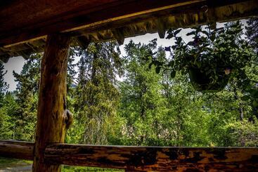 بيت ريفى Midnight Sun Log Cabins