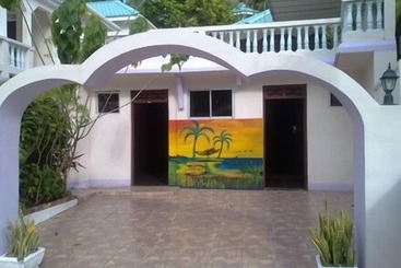 בית מלון כפרי Treasure S Comfort Inn