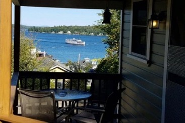 بنسيون The Lakeview Inn & Cottages