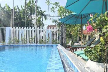 تختخواب و صبحانه The Moon River Homestay & Villa