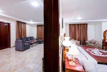 בית מלון כפרי Samnang Laor Phnom Penh