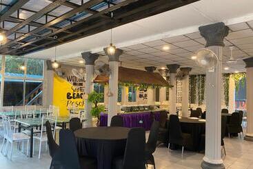 فندق Suria Beach Resort