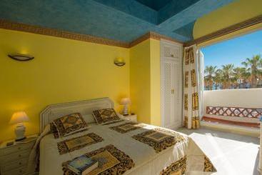 شقة Puerto Marina Beach & Golf