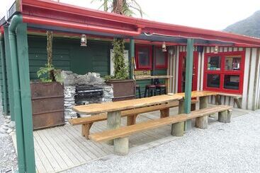 Glow Worm Accommodation   Hostel