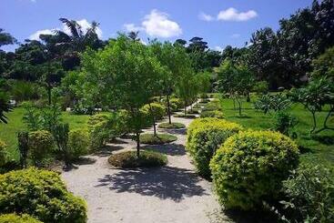 هتل Alofa Beach Bungalows