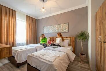 هتل آپارتمان Prime Inn Maxx