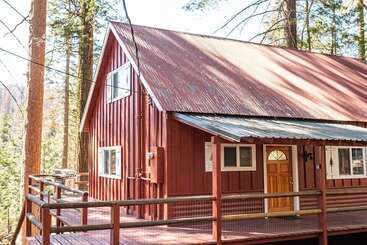 Сельский дом Red House Minutes To Shaver Lake!