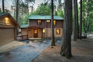 별장 Scenic Wonders Bassett Cabin 5 Bedrooms