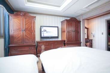 Bay Condo Hotel Tongyeong