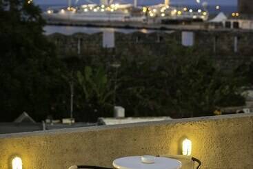 בית מלון כפרי Camelot Traditional & Classic