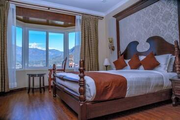 Da Yatra Courtyard Hotel & Resort