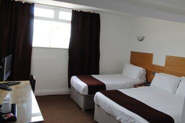 Отель Four Saints Brig Y Don