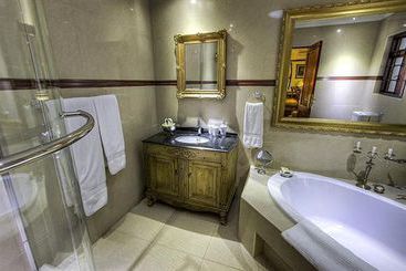 هتل The Oasis Boutique  & Residency