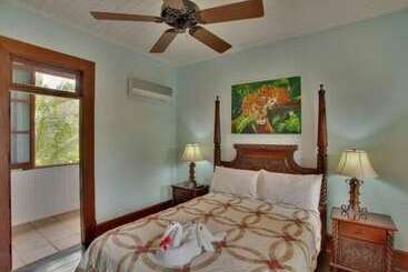 אתר נופש Toucan Suite @ Mahogany Hall