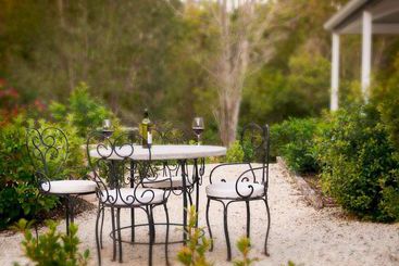 تختخواب و صبحانه Abelia House
