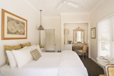 تختخواب و صبحانه Abelia House