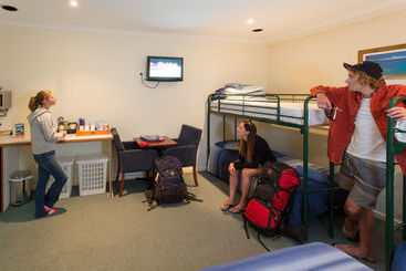 هاستل Adventure Backpackers