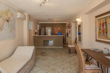 آپارتمان Baia De Bahas Residence